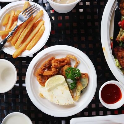 Nehmen das stützbare kompostierbare Wegwerf Wegwerfplatten-Tischbesteck Eco Nahrungsmittelbehälter heraus